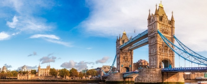 London bridge with blue sky landscape